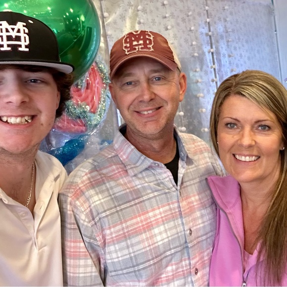 Meet your Poshers, David & Hope - Picture 2 of 6